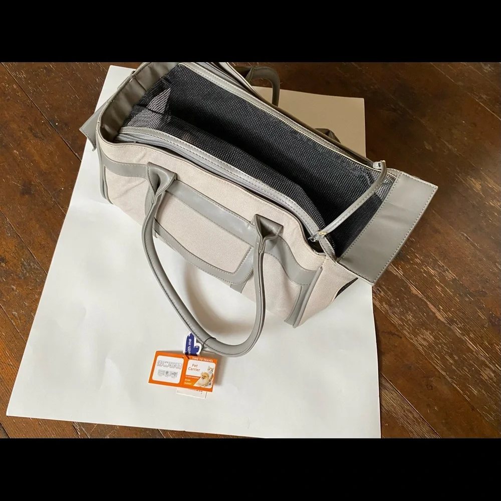 NWT Bon Voyage pet carrier